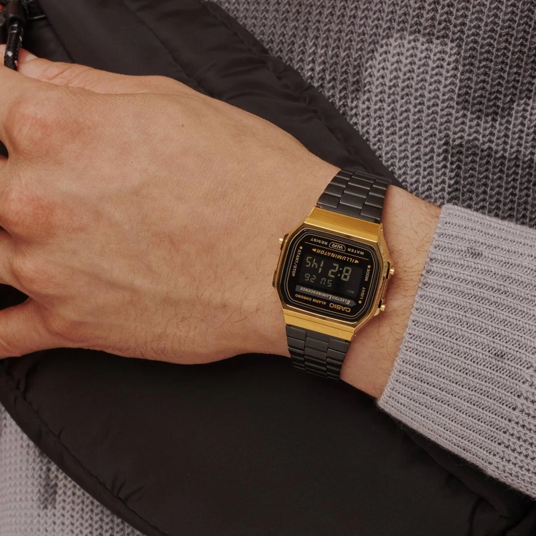 Reloj Casio Original A168WEGB-1B Negro con Detalles Dorados – Diseño Retro y Multifunción