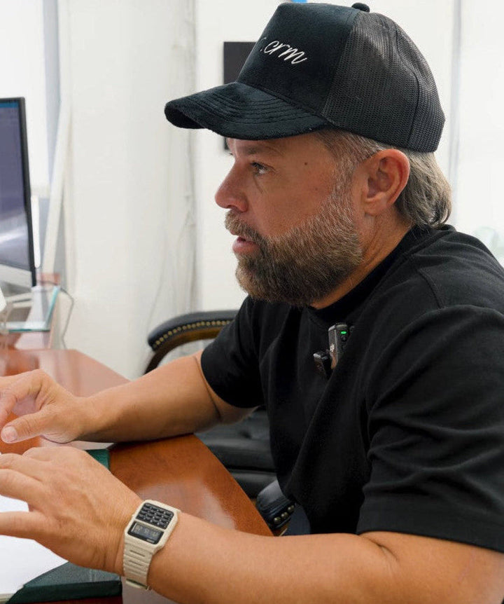 Carlos de Crm Jewelers usando el CA-53WF-8BEF Casio | Jherr Jewelry Peru