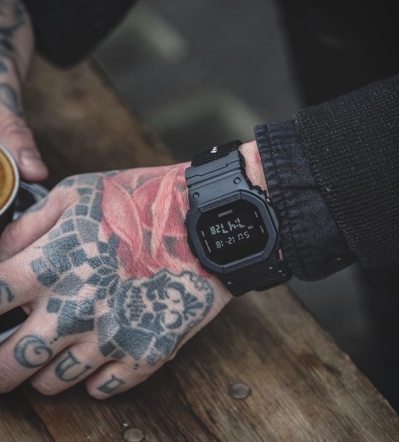 RELOJ G-SHOCK DW-5600BB-1 Original - NEGRO Digital - G-Shock en Perú | Jherr Jewelry