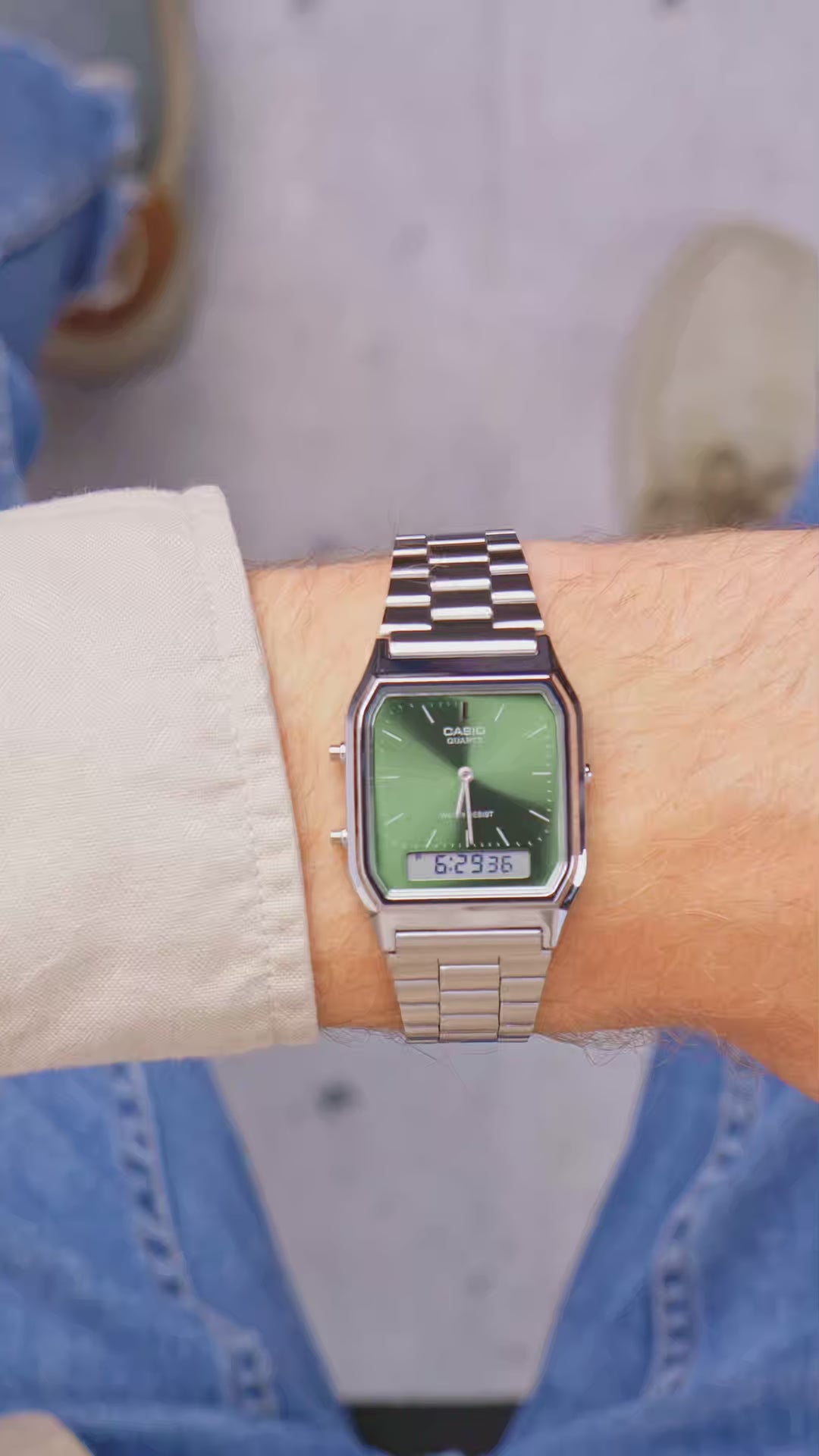 Casio Vintage AQ-230A-3A — Reloj Analógico-Digital con Esfera Verde Olivo y Pulsera de Acero