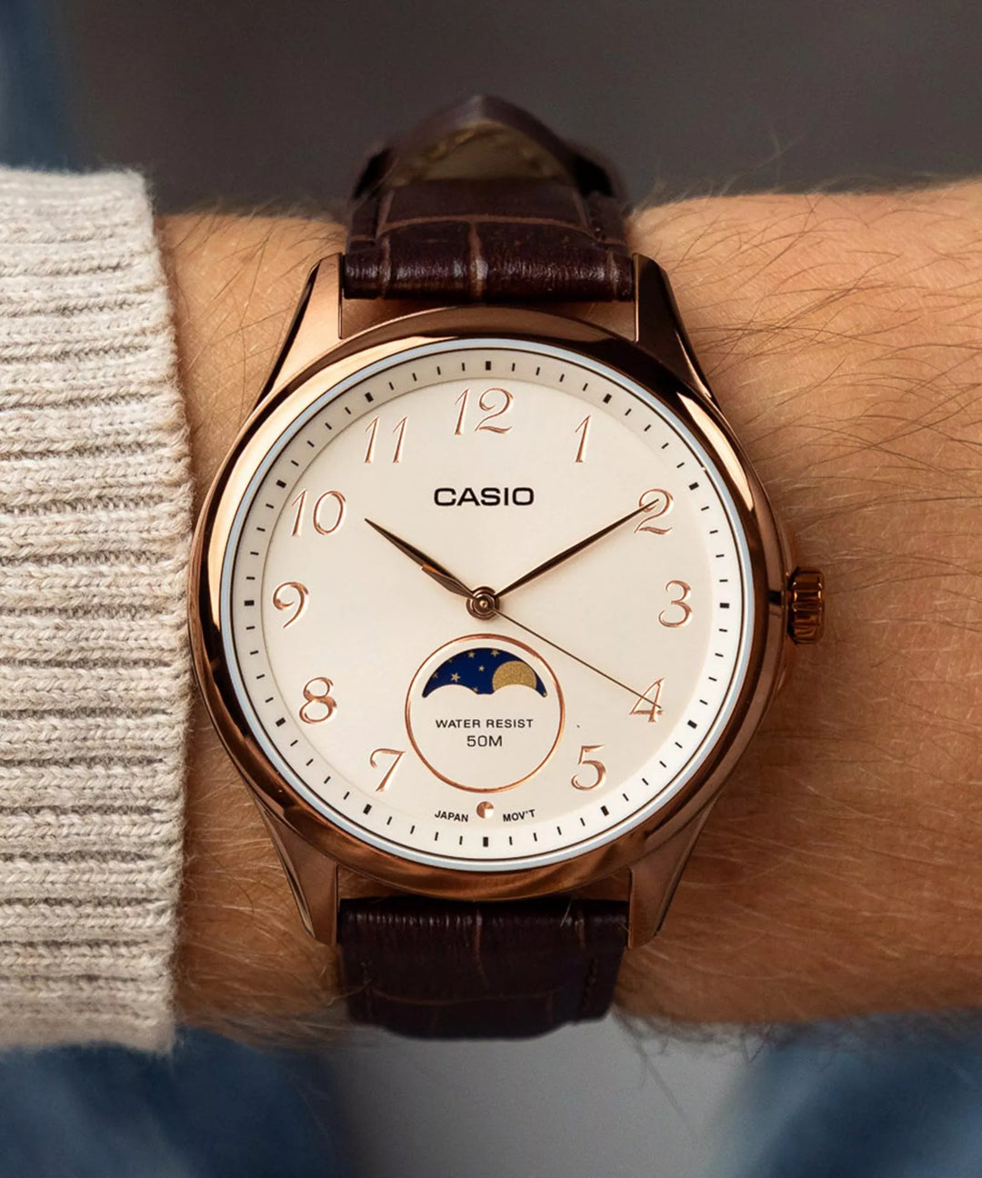 Casio MTP-M110RL-5AV reloj hombre fase lunar oro rosa correa cuero marrón cocodrilo esfera champagne analógico cuarzo 42.5mm resistente agua 50m