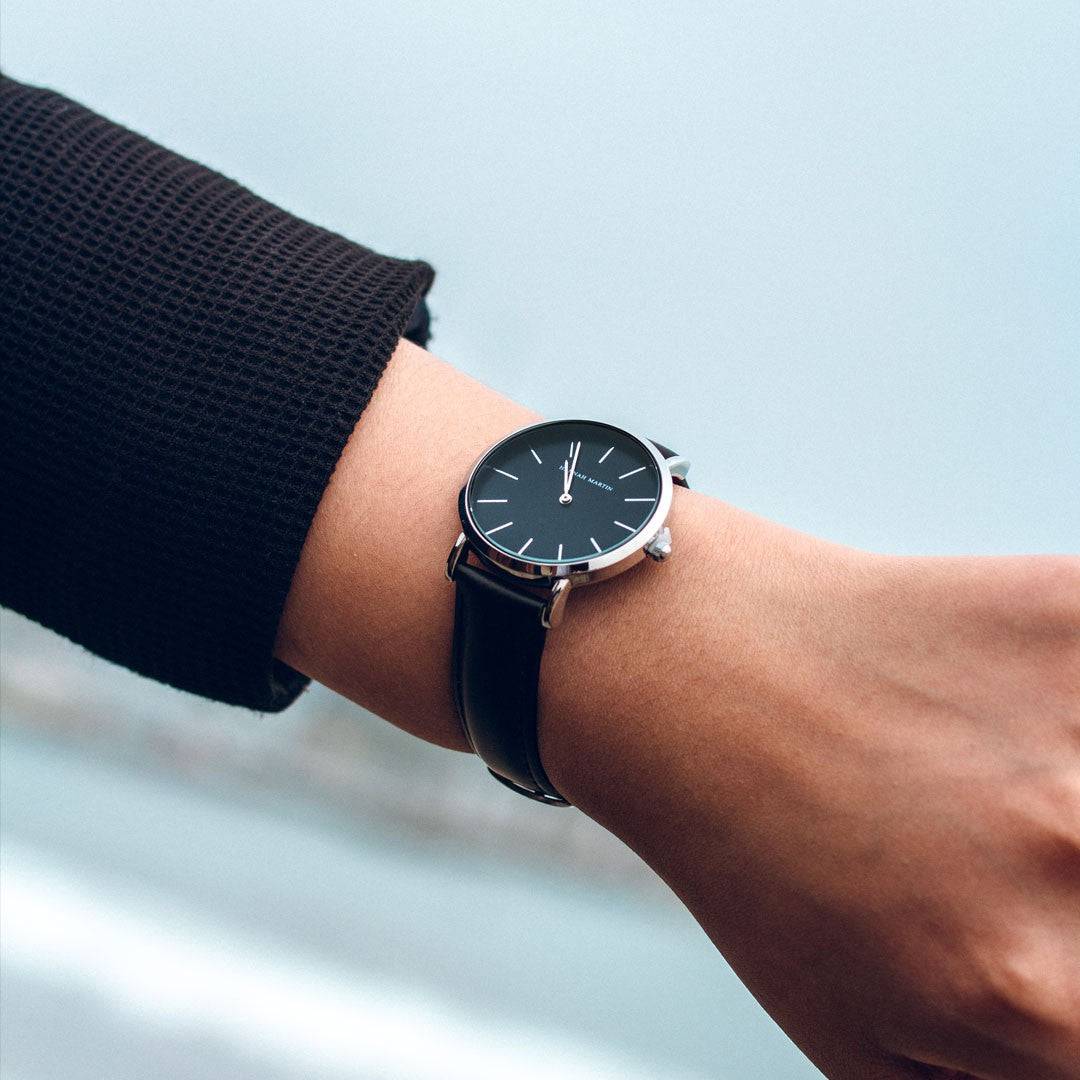 Reloj Hannah Martin para Mujer Cuero Negro Plateado - Hannah Martin en Perú | Jherr Jewelry