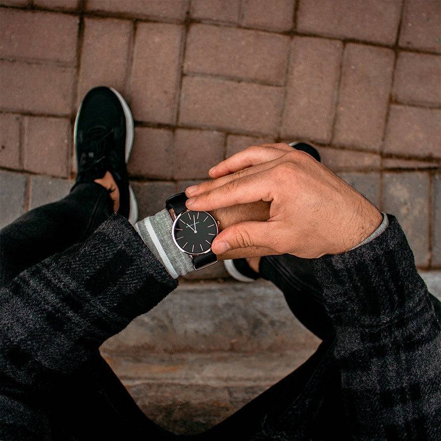 Reloj Hannah Martin Rose Gold Esfera Negra con NATO Negro - Diseño Minimalista Elegante 40mm - Hannah Martin en Perú | Jherr Jewelry